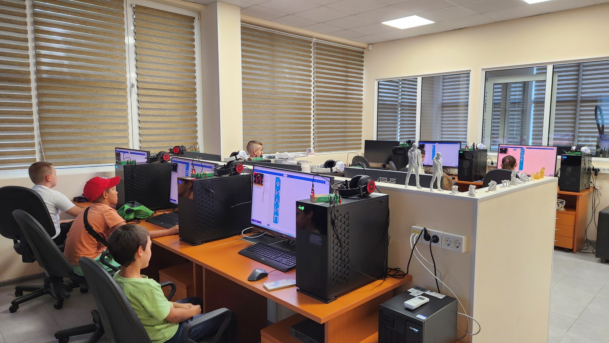 ЛЯТНАТА АКАДЕМИЯ ПО РОБОТИКА НА РУСЕНСКИЯ УНИВЕРСИТЕТ 15.08.2025 г. снимка 3